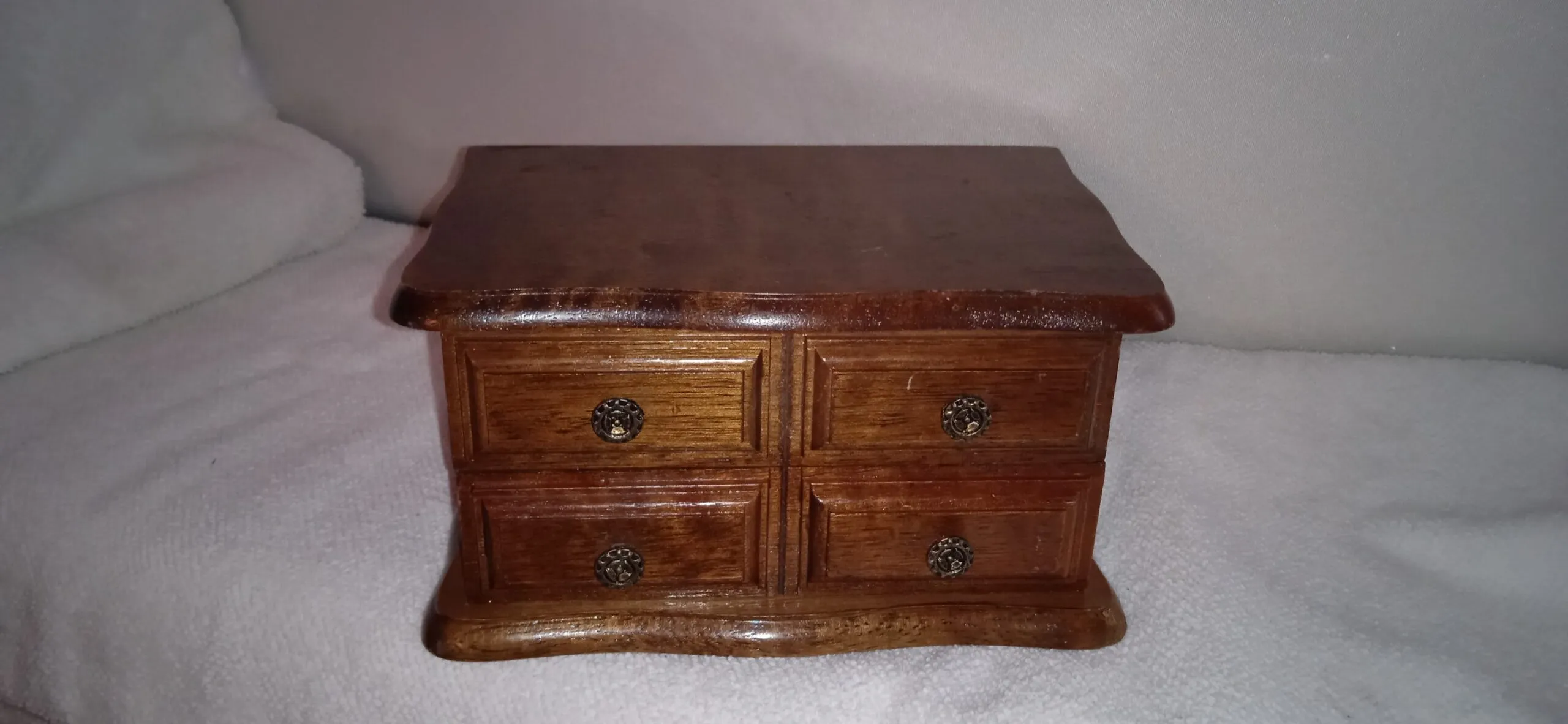 Boîte à bijoux vintage en bois