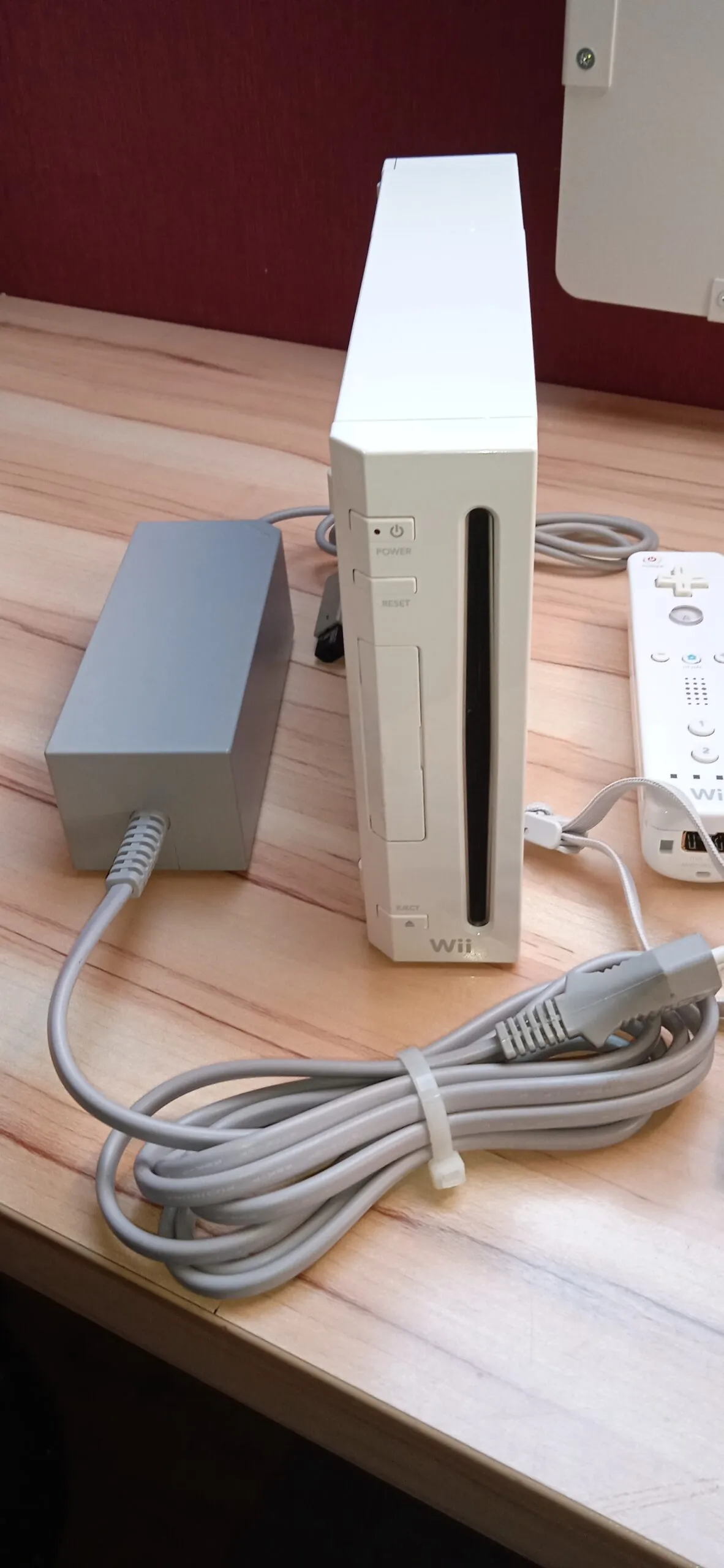 Nintendo Wii + 2 manettes + 2 nunchuks + 8 jeux