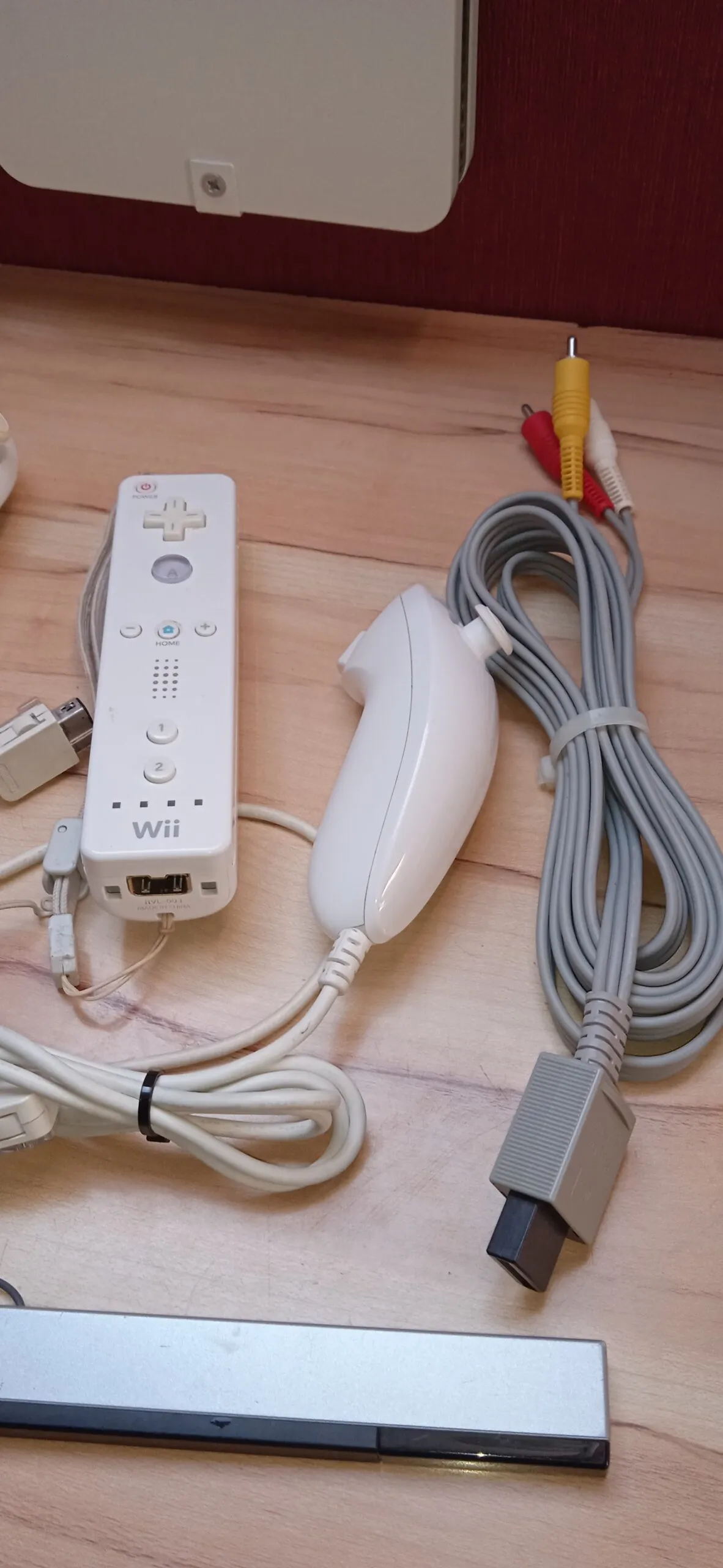 Nintendo Wii + 2 manettes + 2 nunchuks + 8 jeux