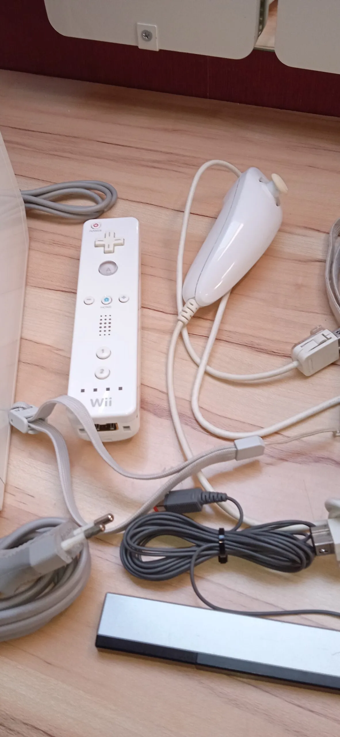 Nintendo Wii + 2 manettes + 2 nunchuks + 8 jeux