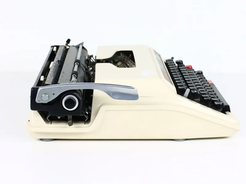 Machine à écrire Brother Deluxe 762TR