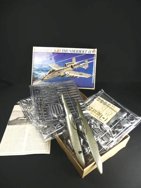 Esci Fairchild A-10 Thunderbolt II 1/48 modèle 1977 Nouveau